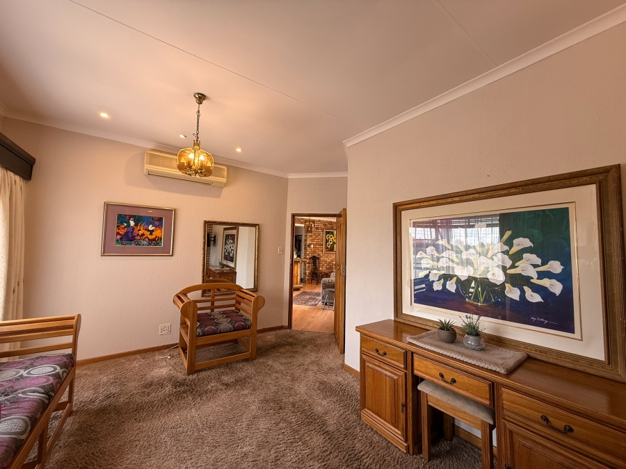 6 Bedroom Property for Sale in Van Der Hoff Park North West